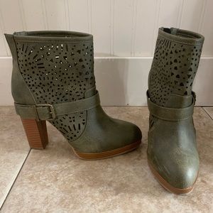 Shoedazzle fall booties